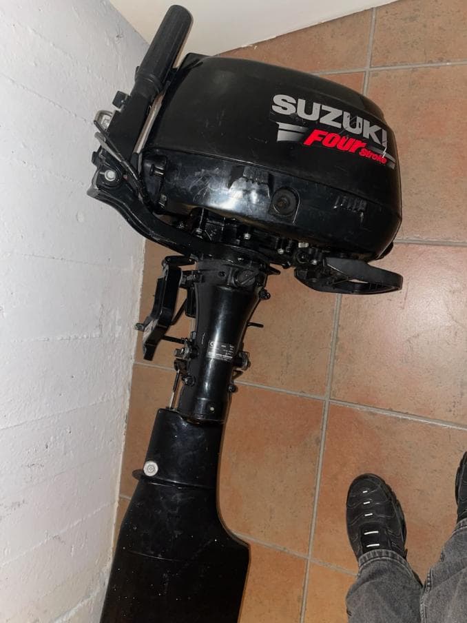 Suzuki Four Stroke båtmotor 4-takt utombordare kort rigg