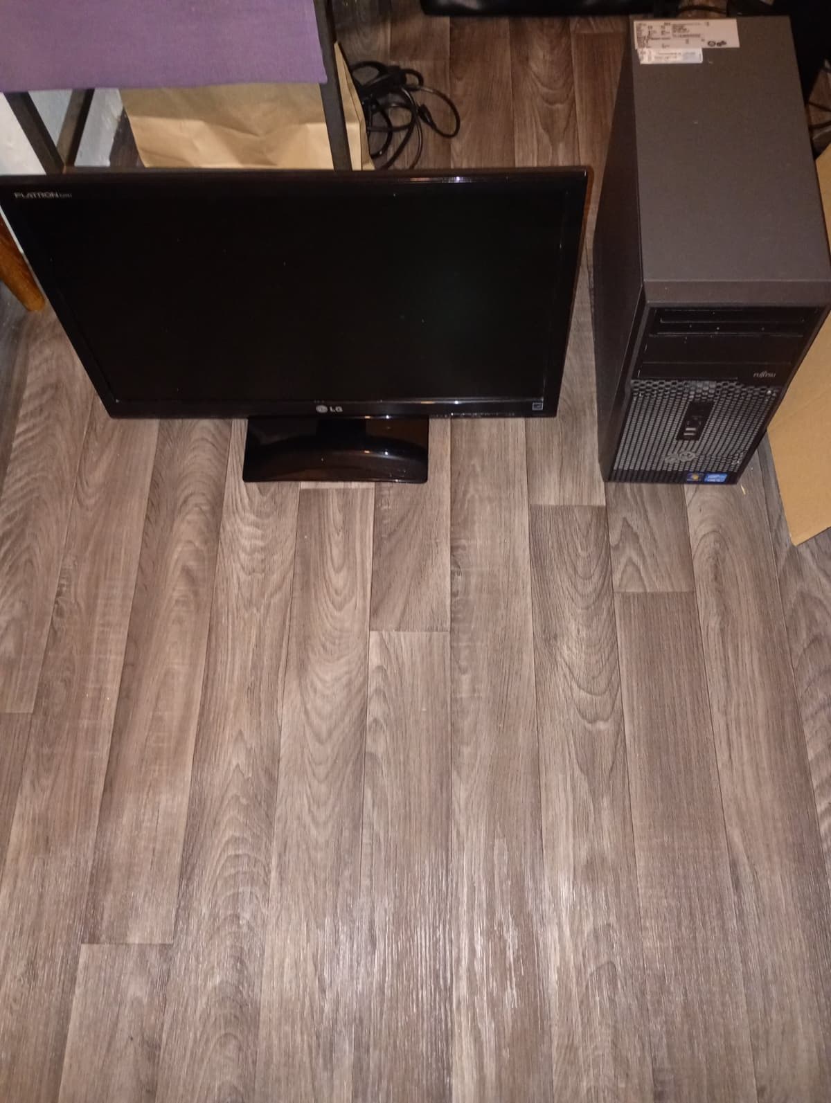 Fujitsu Esprimo stationär dator + LG Flatron 24" skärm